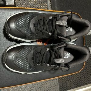 Mens under armour size 8.5 like new